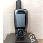 <h1><strong><span style="font-size: 12pt;">Hướng Dẫn Sử Dụng GPS Garmin 65s</span></strong></h1>
<p class="isSelectedEnd"><span style="font-size: 12pt;">GPS Garmin 65s là thiết bị định vị cầm tay được sử dụng để xác định vị trí, lấy tọa độ, lưu điểm, ghi lại hành trình và hỗ trợ dẫn đường. Để khai thác hiệu quả thiết bị, người dùng cần nắm được cách cài đặt, bắt tín hiệu vệ tinh, thiết lập hệ tọa độ và sử dụng các chức năng Waypoint, Track, Route.</span></p>
<p class="isSelectedEnd"><span style="font-size: 12pt;">Trong bài viết này, chúng tôi hướng dẫn sử dụng GPS Garmin 65s từ những thao tác cơ bản đến các chức năng thường dùng trong công việc đo đạc, khảo sát, đi rừng, du lịch và định vị thực địa.</span></p>
<img class="alignnone size-full wp-image-562" src="https://thietbilamnghiep.com/wp-content/uploads/2026/08/Huong-dan-su-dung-GPS-Garmin-65s.png" alt="" width="640" height="504" />
<h2><strong><span style="font-size: 12pt;">1. Tổng quan về GPS Garmin 65s</span></strong></h2>
<p class="isSelectedEnd"><span style="font-size: 12pt;">Garmin GPSMAP 65s thuộc dòng máy GPS cầm tay chuyên dụng của Garmin. Thiết bị hỗ trợ thu tín hiệu từ nhiều hệ thống vệ tinh, giúp cải thiện khả năng định vị trong các khu vực có địa hình phức tạp hoặc nhiều cây cối.</span></p>
<p class="isSelectedEnd"><span style="font-size: 12pt;">Một số chức năng thường được sử dụng gồm:</span></p>

<ul data-spread="false">
 	<li><span style="font-size: 12pt;">Xác định vị trí hiện tại.</span></li>
 	<li><span style="font-size: 12pt;">Đọc kinh độ, vĩ độ và độ cao.</span></li>
 	<li><span style="font-size: 12pt;">Lưu vị trí dưới dạng Waypoint.</span></li>
 	<li><span style="font-size: 12pt;">Ghi lại hành trình bằng Track.</span></li>
 	<li><span style="font-size: 12pt;">Tạo và sử dụng Route.</span></li>
 	<li><span style="font-size: 12pt;">Dẫn đường đến một điểm đã lưu.</span></li>
 	<li><span style="font-size: 12pt;">Sử dụng la bàn điện tử.</span></li>
 	<li><span style="font-size: 12pt;">Quản lý dữ liệu GPS trực tiếp trên thiết bị.</span></li>
</ul>
<h2><strong><span style="font-size: 12pt;">2. Chuẩn bị trước khi sử dụng Garmin 65s</span></strong></h2>
<h3><span style="font-size: 12pt;">Lắp pin</span></h3>
<p class="isSelectedEnd"><span style="font-size: 12pt;">Trước khi sử dụng, mở nắp khoang pin phía sau máy và lắp pin đúng cực.</span></p>
<p class="isSelectedEnd"><span style="font-size: 12pt;">Nên sử dụng pin có chất lượng tốt và kiểm tra tình trạng pin trước những chuyến đi dài. Nếu sử dụng GPS trong thời gian dài ngoài thực địa, nên chuẩn bị pin dự phòng.</span></p>

<h3><span style="font-size: 12pt;">Bật máy</span></h3>
<p class="isSelectedEnd"><span style="font-size: 12pt;">Nhấn và giữ nút nguồn cho đến khi màn hình sáng.</span></p>
<p class="isSelectedEnd"><span style="font-size: 12pt;">Trong lần sử dụng đầu tiên, thiết bị có thể cần thêm thời gian để xác định vị trí và đồng bộ với hệ thống vệ tinh.</span></p>

<h3><span style="font-size: 12pt;">Đặt máy ở vị trí thuận lợi</span></h3>
<p class="isSelectedEnd"><span style="font-size: 12pt;">Khi cần lấy tọa độ chính xác, nên đưa Garmin 65s ra khu vực tương đối thoáng.</span></p>
<p class="isSelectedEnd"><span style="font-size: 12pt;">Tránh đặt máy sát các vật cản lớn, trong xe hoặc dưới tán cây quá dày nếu điều kiện cho phép. Giữ máy ổn định trong quá trình chờ thiết bị xác định vị trí.</span></p>

<h2><strong><span style="font-size: 12pt;">3. Cách bắt tín hiệu GPS trên Garmin 65s</span></strong></h2>
<p class="isSelectedEnd"><span style="font-size: 12pt;">Sau khi bật máy, hãy đứng ở vị trí có tầm nhìn tương đối thoáng lên bầu trời.</span></p>
<p class="isSelectedEnd"><span style="font-size: 12pt;">Thiết bị sẽ tự động tìm kiếm các vệ tinh có thể sử dụng. Khi đã xác định được vị trí, thông tin tọa độ và độ chính xác vị trí sẽ được hiển thị trên màn hình.</span></p>
<p class="isSelectedEnd"><span style="font-size: 12pt;">Để có kết quả tốt hơn:</span></p>

<ol start="1" data-spread="false">
 	<li><span style="font-size: 12pt;">Bật máy ngoài trời.</span></li>
 	<li><span style="font-size: 12pt;">Giữ thiết bị ở tư thế thuận lợi.</span></li>
 	<li><span style="font-size: 12pt;">Chờ thiết bị thu đủ tín hiệu vệ tinh.</span></li>
 	<li><span style="font-size: 12pt;">Không di chuyển quá nhiều trong thời gian máy đang xác định vị trí.</span></li>
 	<li><span style="font-size: 12pt;">Kiểm tra độ chính xác trước khi ghi nhận tọa độ.</span></li>
</ol>
<p class="isSelectedEnd"><span style="font-size: 12pt;">Không nên chỉ nhìn thấy tọa độ là lập tức ghi nhận. Trong công việc cần độ chính xác cao, nên chờ tín hiệu ổn định và kiểm tra thêm thông tin vệ tinh trước khi lưu điểm.</span></p>

<h2><strong><span style="font-size: 12pt;">4. Cách cài đặt hệ tọa độ trên Garmin 65s</span></strong></h2>
<p class="isSelectedEnd"><span style="font-size: 12pt;">Đây là một trong những thiết lập quan trọng nhất khi sử dụng GPS Garmin 65s để đo tọa độ.</span></p>
<p class="isSelectedEnd"><span style="font-size: 12pt;">Thiết bị có thể hiển thị vị trí theo nhiều định dạng khác nhau. Tùy mục đích sử dụng, người dùng cần lựa chọn đúng định dạng tọa độ và hệ quy chiếu.</span></p>
<p class="isSelectedEnd"><span style="font-size: 12pt;">Thông thường, hai thông tin cần đặc biệt chú ý là:</span></p>

<ul data-spread="false">
 	<li><span style="font-size: 12pt;"><strong>Position Format:</strong> Định dạng hiển thị tọa độ.</span></li>
 	<li><span style="font-size: 12pt;"><strong>Map Datum:</strong> Hệ quy chiếu dùng để biểu diễn tọa độ.</span></li>
</ul>
<span style="font-size: 12pt;">Nếu người dùng cần nhập hoặc xuất tọa độ từ một phần mềm, bản đồ hoặc thiết bị khác, các thông số này phải được thiết lập thống nhất.</span>
<h3><em><span style="font-size: 12pt;">Ví dụ</span></em></h3>
<p class="isSelectedEnd"><span style="font-size: 12pt;">Nếu một điểm được cung cấp dưới dạng tọa độ độ-phút-giây nhưng Garmin 65s đang hiển thị dạng độ thập phân, giá trị nhìn thấy trên màn hình sẽ khác cách biểu diễn mặc dù có thể đang chỉ cùng một vị trí.</span></p>
<p class="isSelectedEnd"><span style="font-size: 12pt;">Vì vậy, trước khi nhập hoặc ghi tọa độ, cần kiểm tra kỹ định dạng.</span></p>

<h2><strong><span style="font-size: 12pt;">5. Cách lấy tọa độ bằng GPS Garmin 65s</span></strong></h2>
<p class="isSelectedEnd"><span style="font-size: 12pt;">Để lấy tọa độ vị trí hiện tại, đưa máy đến vị trí cần xác định và chờ tín hiệu vệ tinh ổn định.</span></p>
<p class="isSelectedEnd"><span style="font-size: 12pt;">Sau đó:</span></p>

<ol start="1" data-spread="false">
 	<li><span style="font-size: 12pt;">Mở màn hình hiển thị vị trí.</span></li>
 	<li><span style="font-size: 12pt;">Kiểm tra tọa độ hiện tại.</span></li>
 	<li><span style="font-size: 12pt;">Kiểm tra độ chính xác vị trí.</span></li>
 	<li><span style="font-size: 12pt;">Chờ thêm nếu cần độ ổn định cao hơn.</span></li>
 	<li><span style="font-size: 12pt;">Ghi lại hoặc lưu tọa độ.</span></li>
</ol>
<p class="isSelectedEnd"><span style="font-size: 12pt;">Tọa độ có thể được hiển thị theo định dạng đã thiết lập trong phần cài đặt.</span></p>

<h3><span style="font-size: 12pt;">Lưu ý khi đo tọa độ</span></h3>
<p class="isSelectedEnd"><span style="font-size: 12pt;">Độ chính xác của GPS chịu ảnh hưởng bởi nhiều yếu tố như môi trường, vật cản, chất lượng tín hiệu vệ tinh và điều kiện thu tín hiệu tại thời điểm đo.</span></p>
<span style="font-size: 12pt;">Do đó, không nên hiểu rằng mọi tọa độ hiển thị trên máy đều có độ chính xác tuyệt đối.</span>